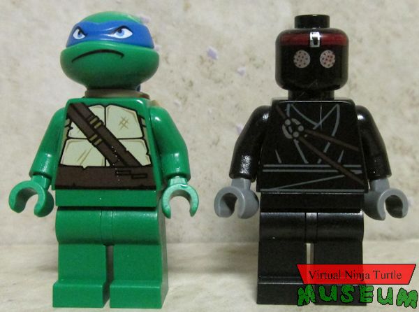 Leo and Foot Ninja minifigures